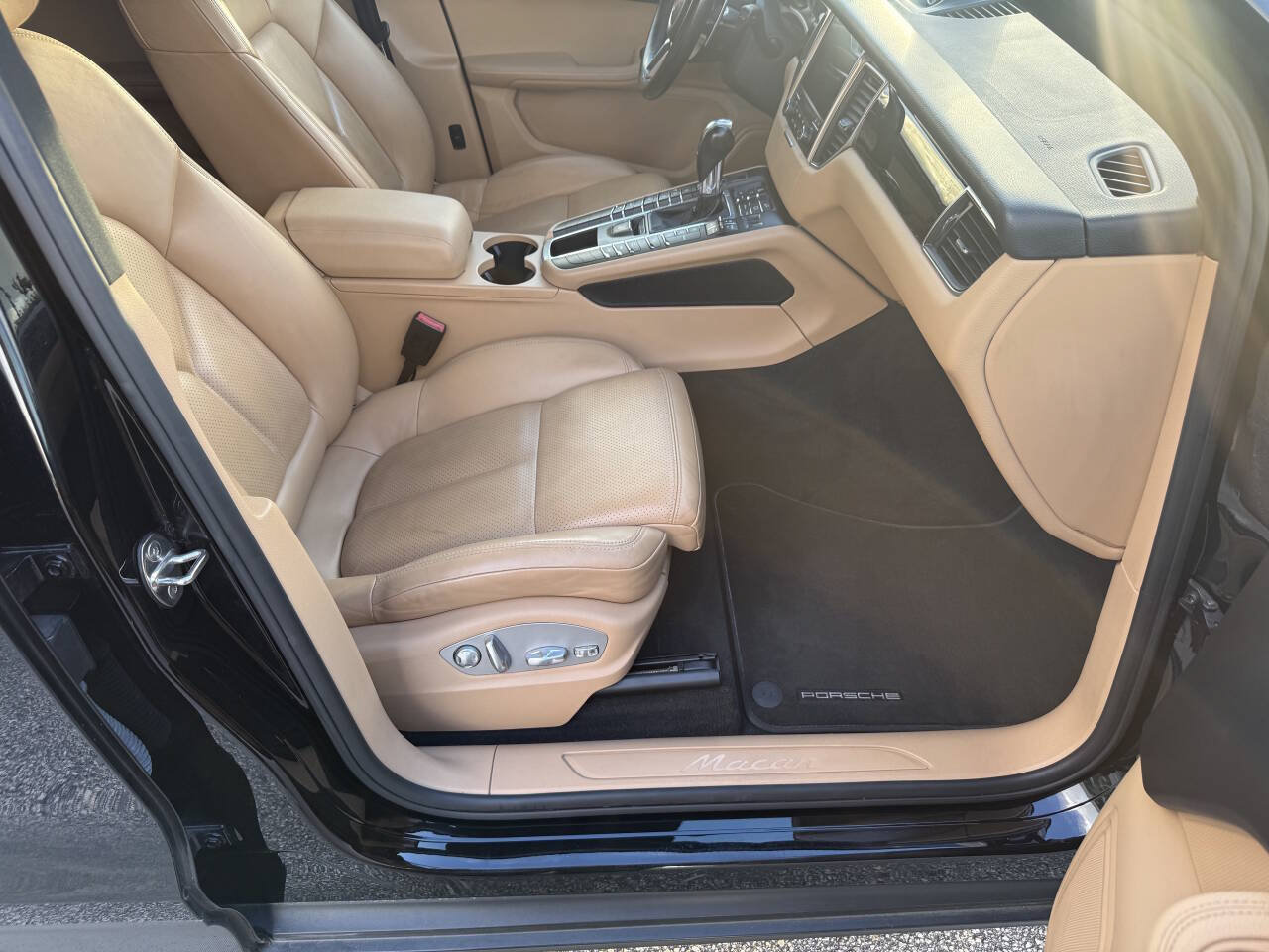 Used 2017 Porsche Macan AWD/4WD image 12