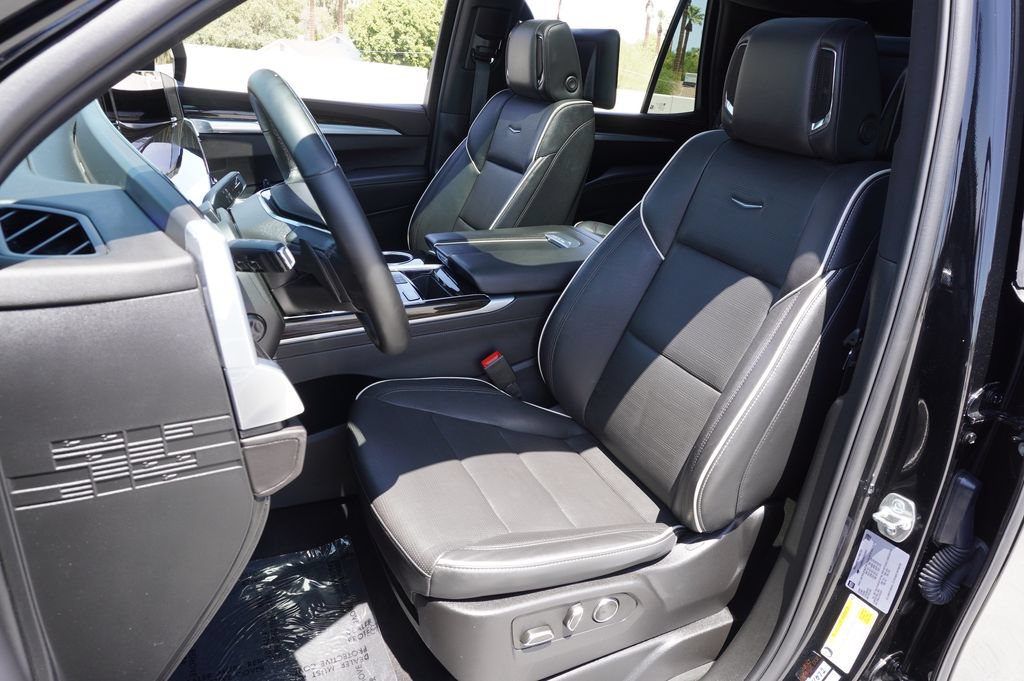 Certified 2025 Cadillac Escalade Premium Luxury AWD/4WD image 15