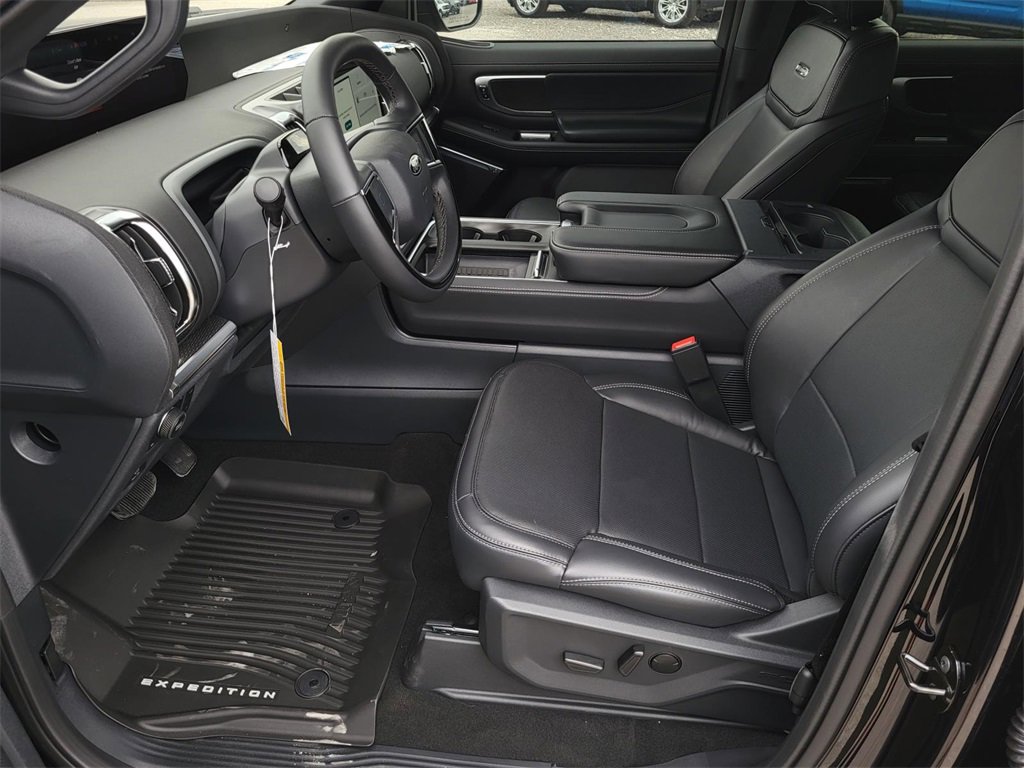 New 2025 Ford Expedition Platinum w/ Stealth Performance Package image 8