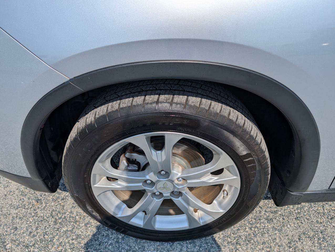 Used 2015 Mitsubishi Outlander SE image 12