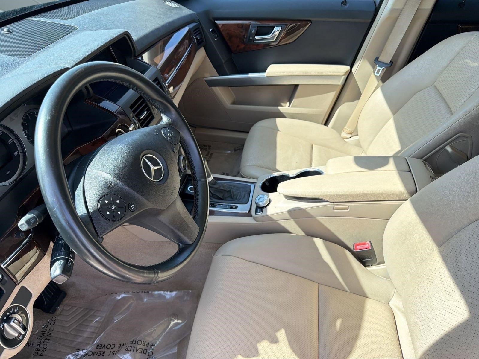 Used 2010 Mercedes-Benz GLK 350 4MATIC image 4