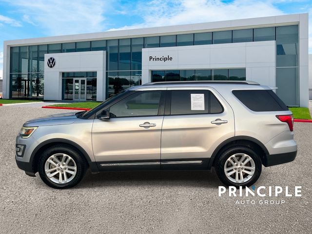 Used 2017 Ford Explorer XLT w/ Equipment Group 201A FWD image 6