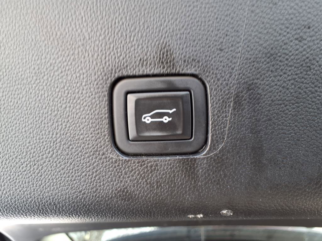 Used 2021 Chevrolet Traverse LT w/ LT Premium Package image 23