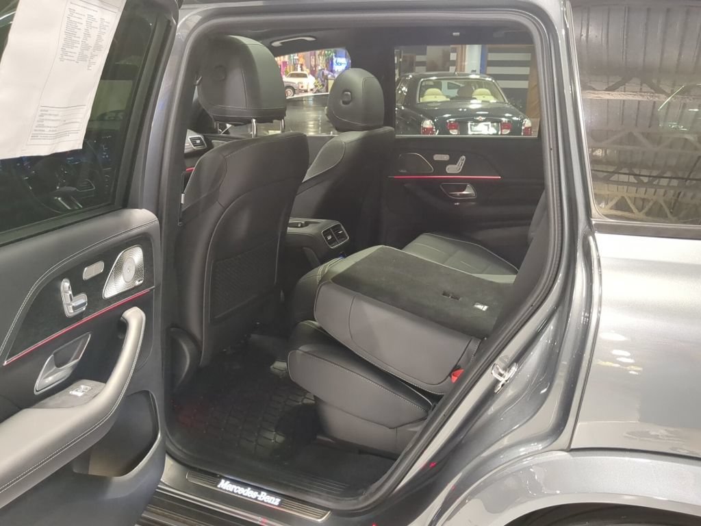 Used 2025 Mercedes-Benz GLS 580 4MATIC image 15