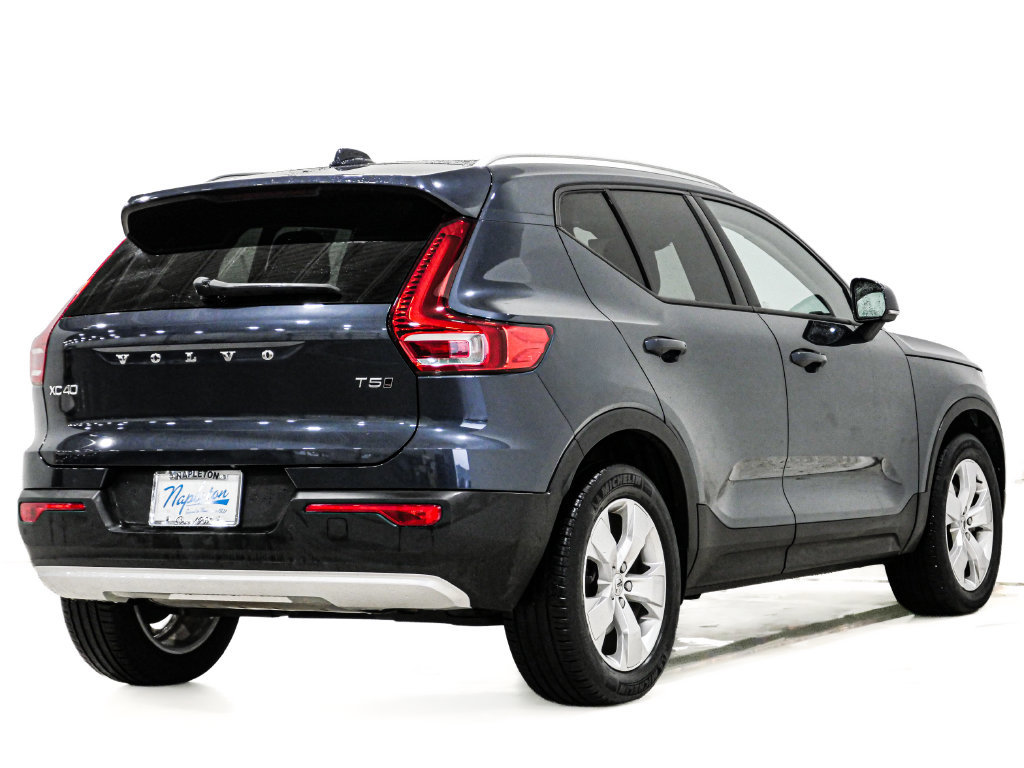 Used 2022 Volvo XC40 T5 Momentum AWD/4WD image 7