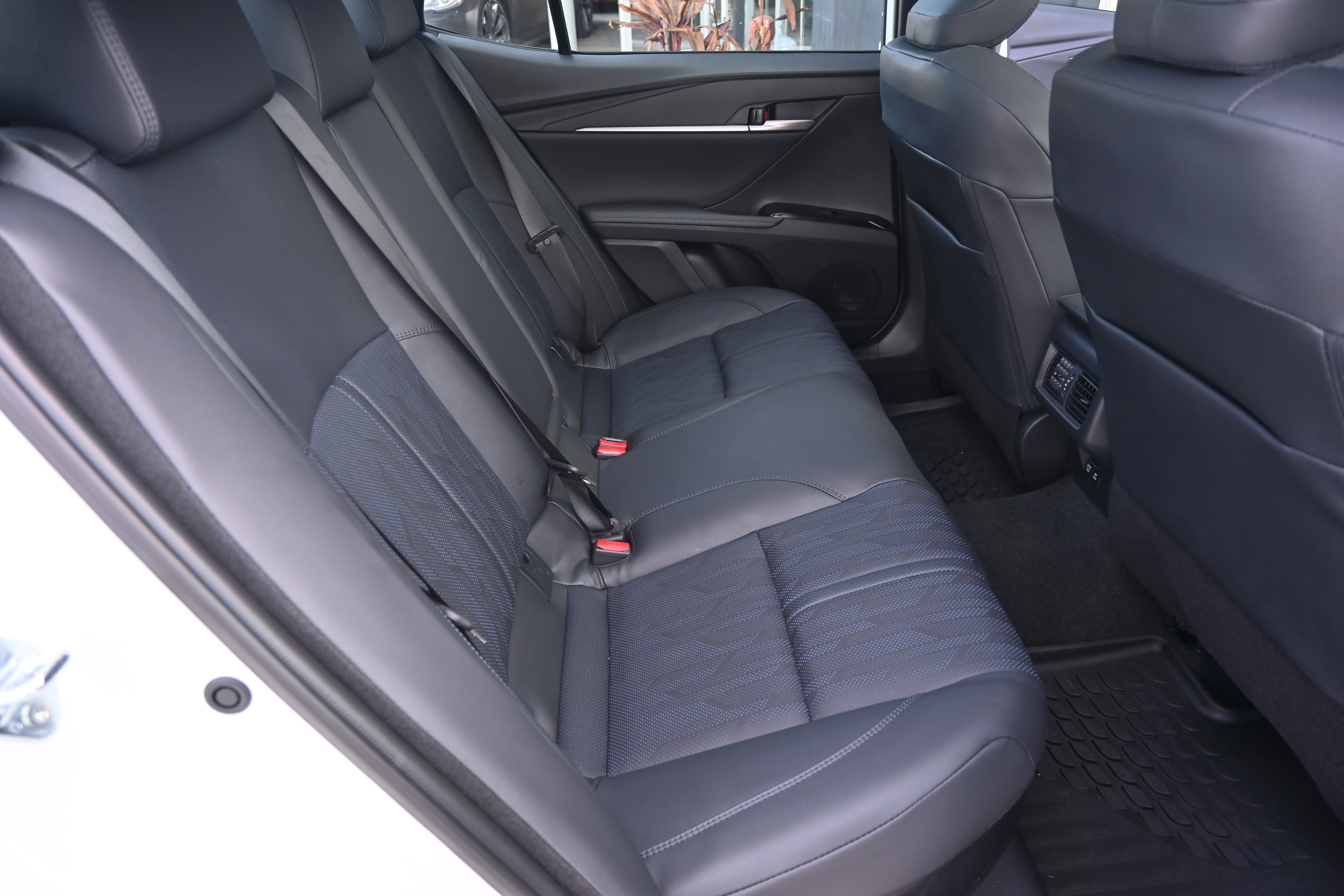 Used 2026 Toyota Camry Hybrid image 58