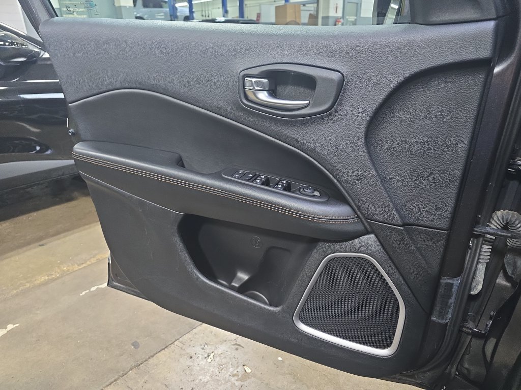 Used 2019 Jeep Compass Limited AWD/4WD image 28