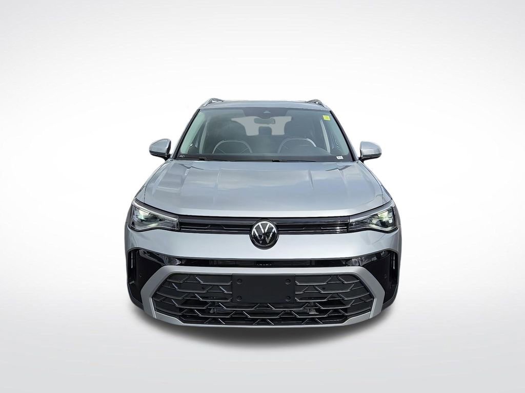New 2025 Volkswagen Taos SE image 2