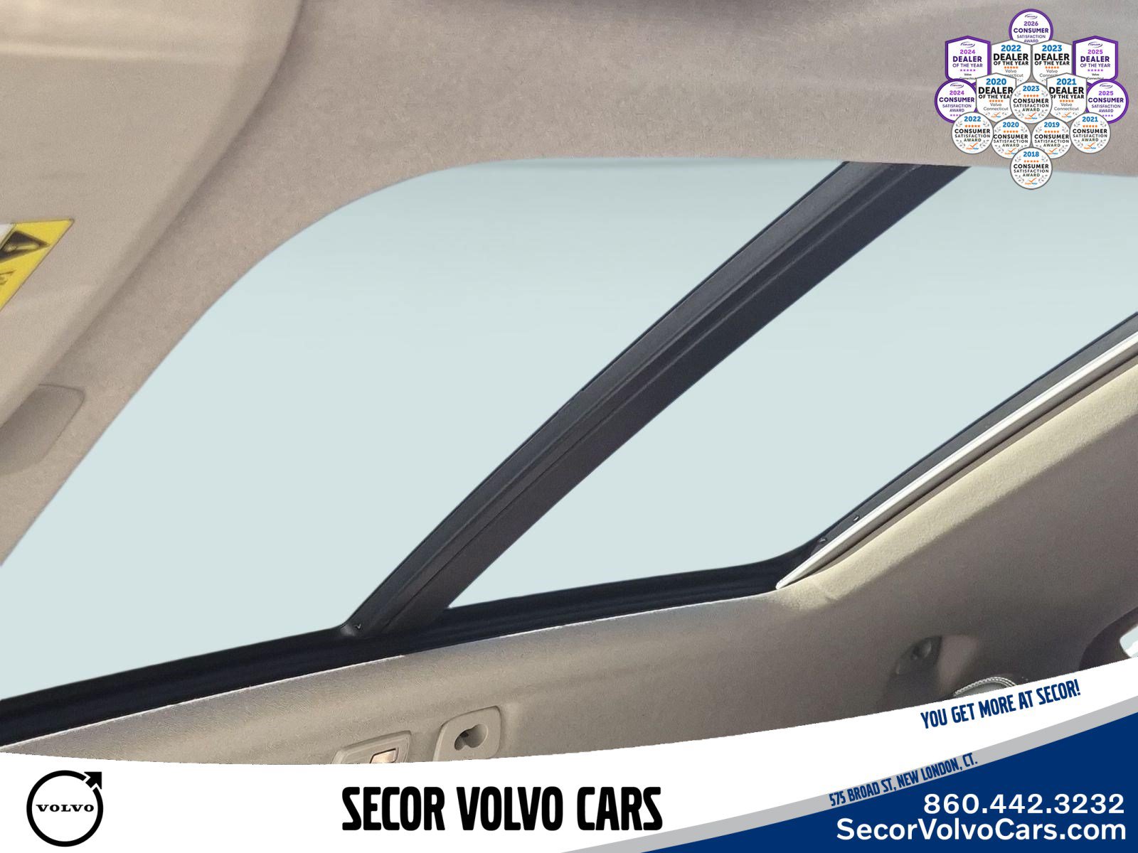 Used 2024 Volvo XC40 B5 Plus AWD/4WD image 16