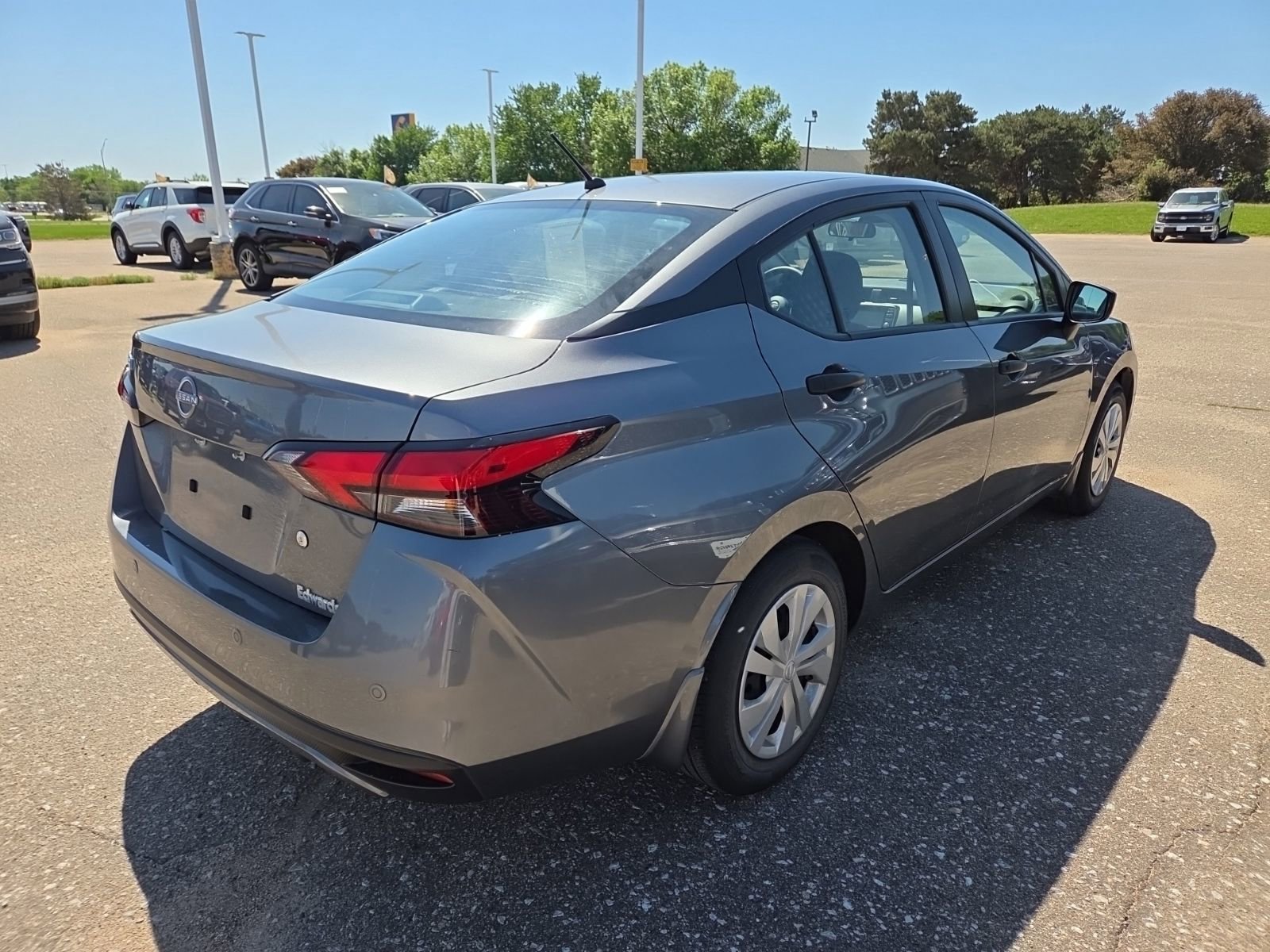 Used 2023 Nissan Versa S FWD image 5