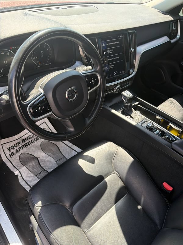 Used 2020 Volvo S60 T5 Momentum FWD image 2