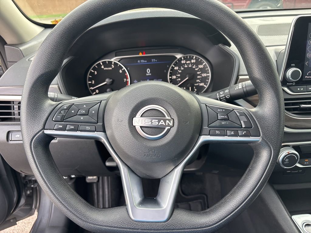 Used 2025 Nissan Altima 2.5 SV FWD image 13