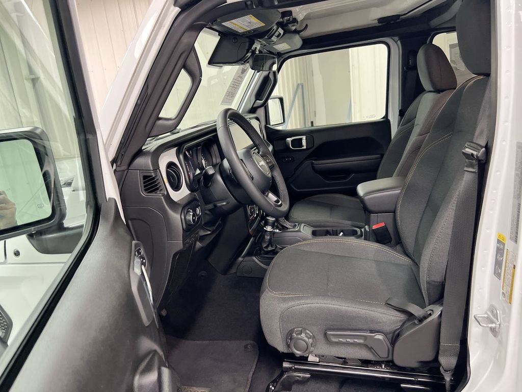 Used 2025 Jeep Wrangler Sport S image 19