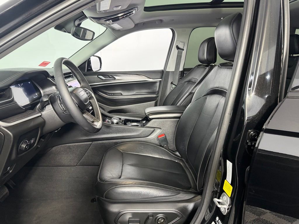 Used 2023 Jeep Grand Cherokee L Limited w/ Black Appearance Package RWD image 17