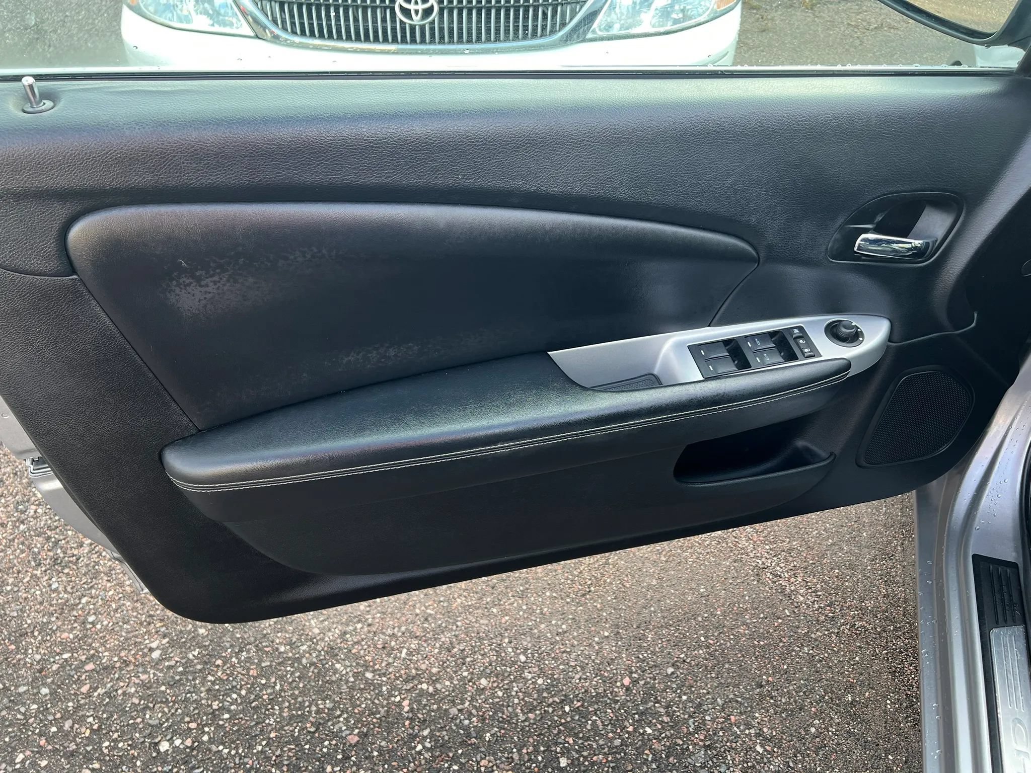 Used 2013 Chrysler 200 Limited FWD image 7