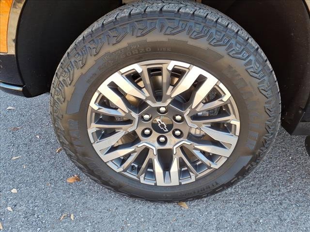 Used 2025 Chevrolet Tahoe Z71 w/ Comfort Package image 9