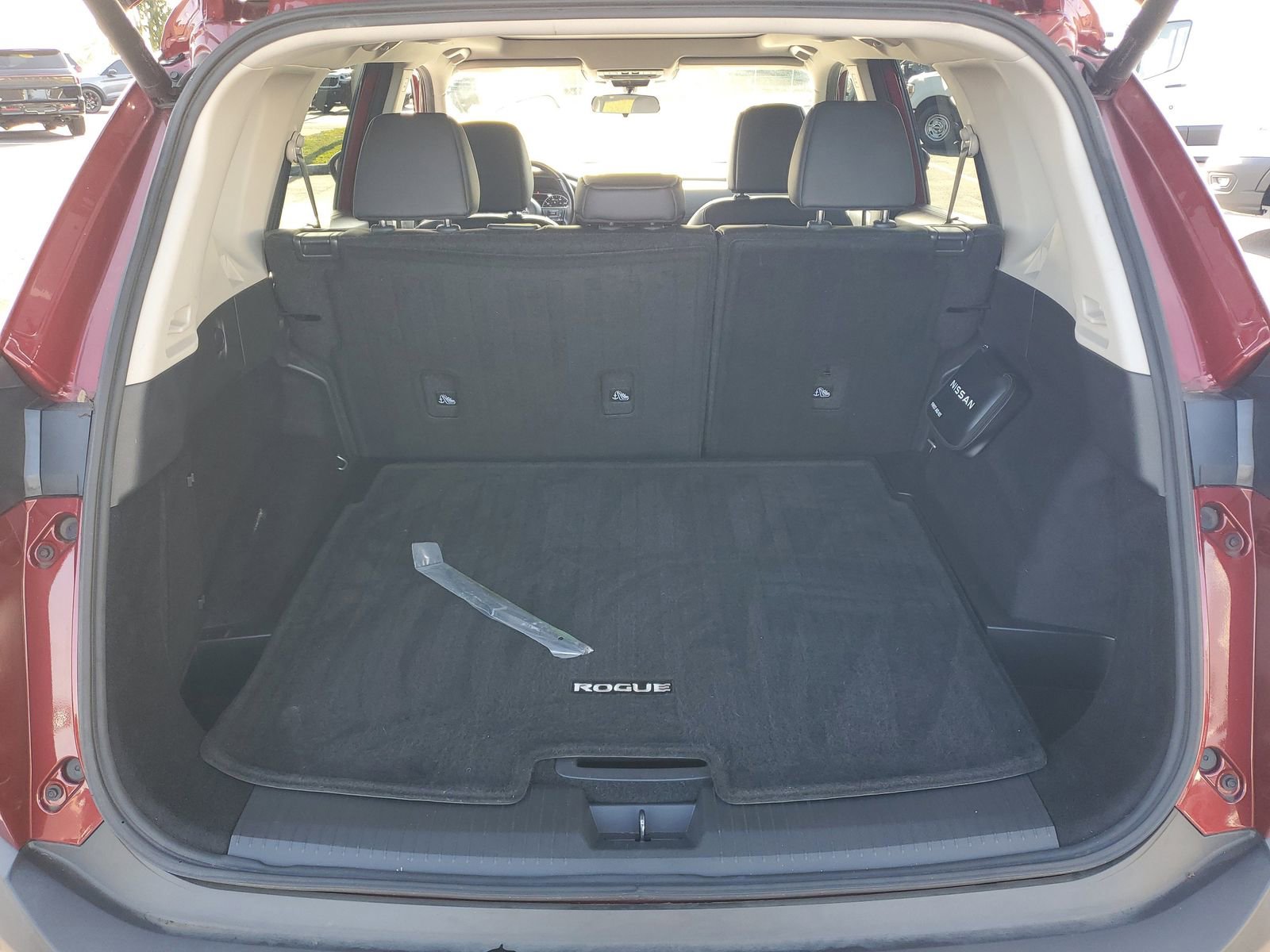 Used 2021 Nissan Rogue SV w/ Premium Package FWD image 7