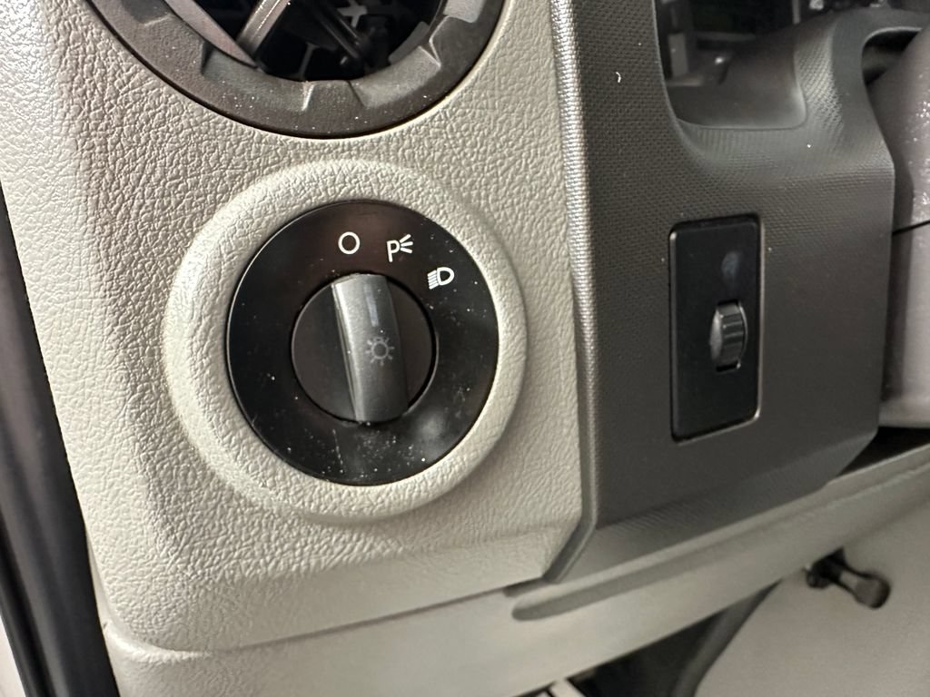Used 2014 Ford E-150 and Econoline 150 RWD image 17