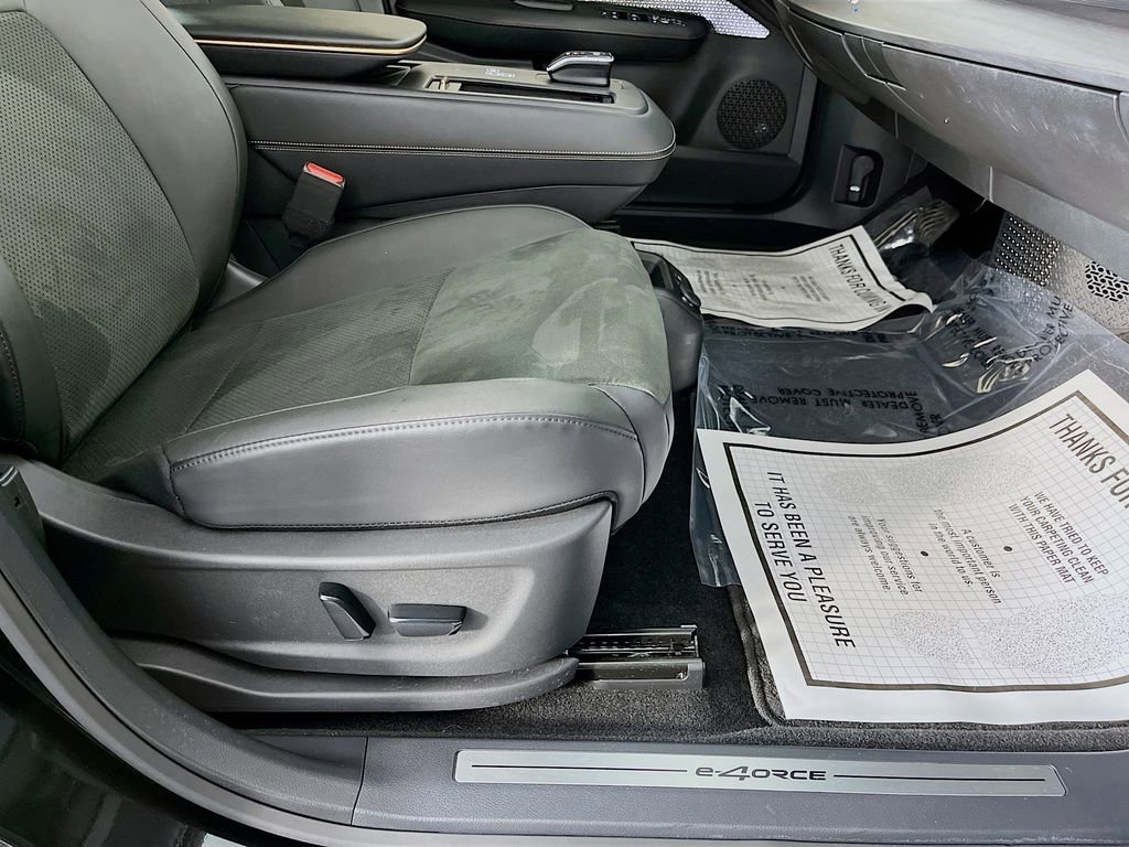 Used 2025 Nissan Ariya AWD image 36