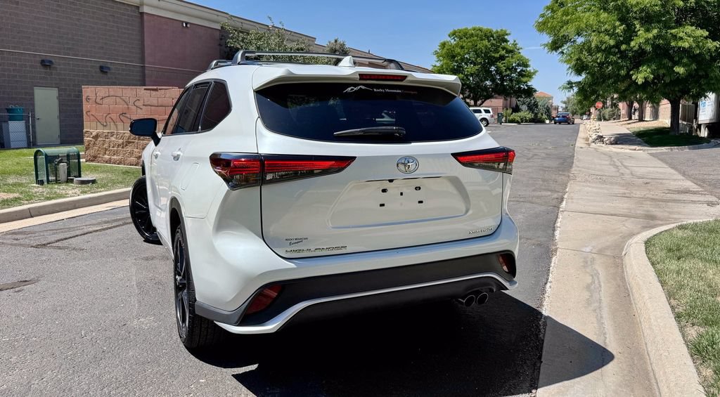 Used 2023 Toyota Highlander XSE AWD/4WD image 6