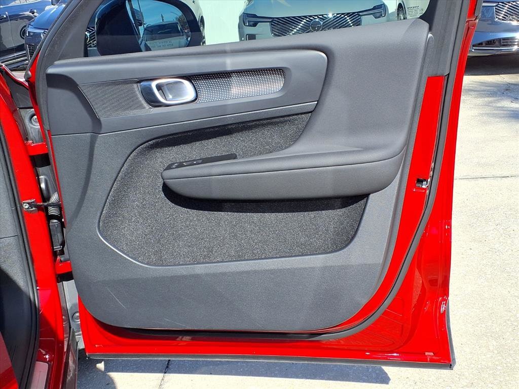 Used 2021 Volvo XC40 T5 R-Design w/ Advanced Package image 13