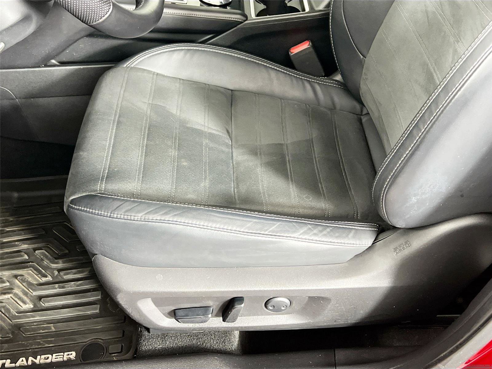 Used 2022 Mitsubishi Outlander SEL Black Edition image 18