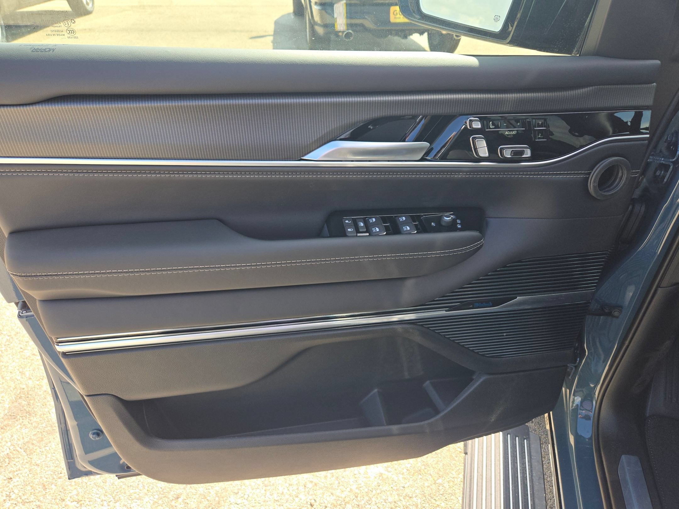 New 2026 Jeep Grand Wagoneer L Summit w/ Rear Seat Video Group I AWD/4WD image 11