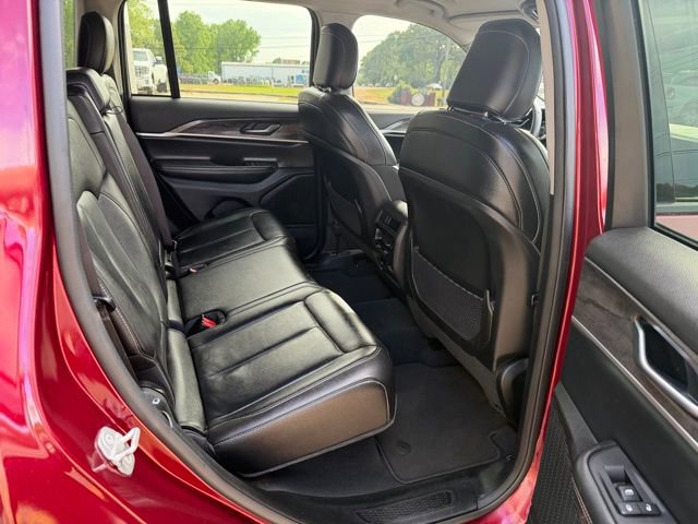 Used 2023 Jeep Grand Cherokee Limited image 15