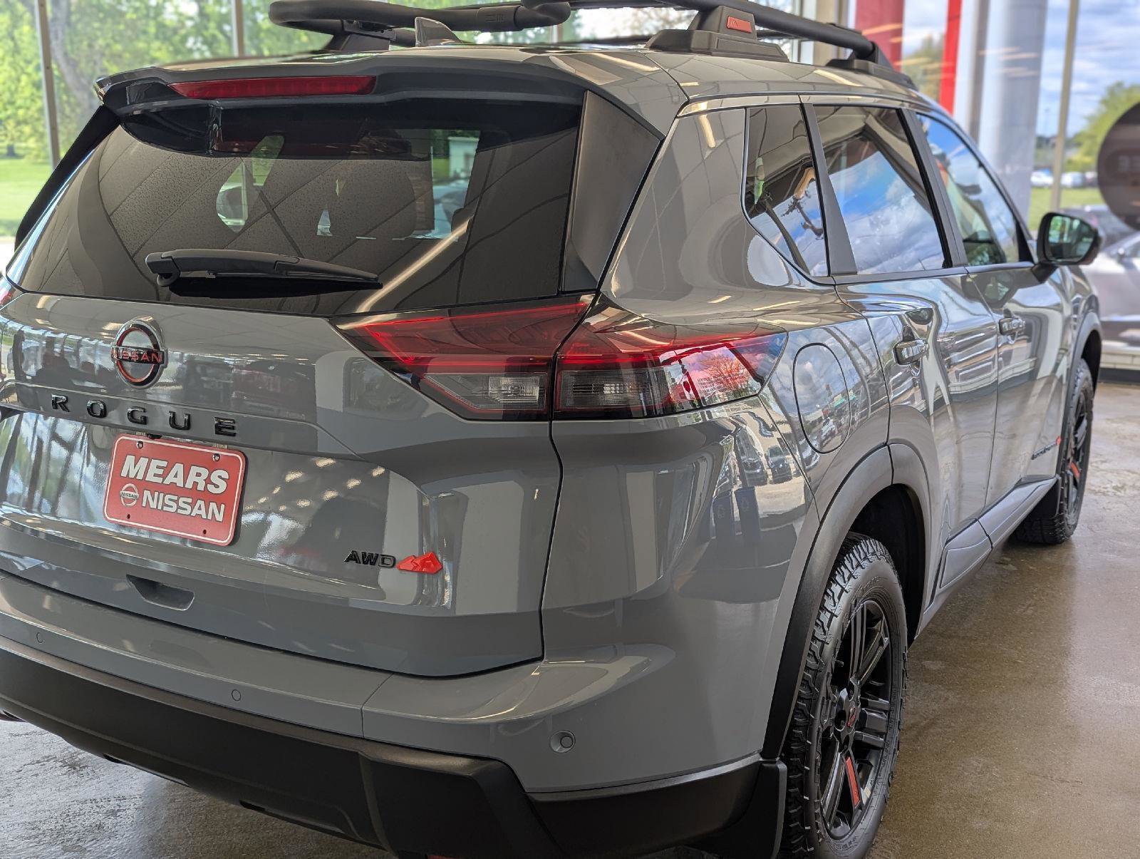 Certified 2025 Nissan Rogue SV AWD/4WD image 7