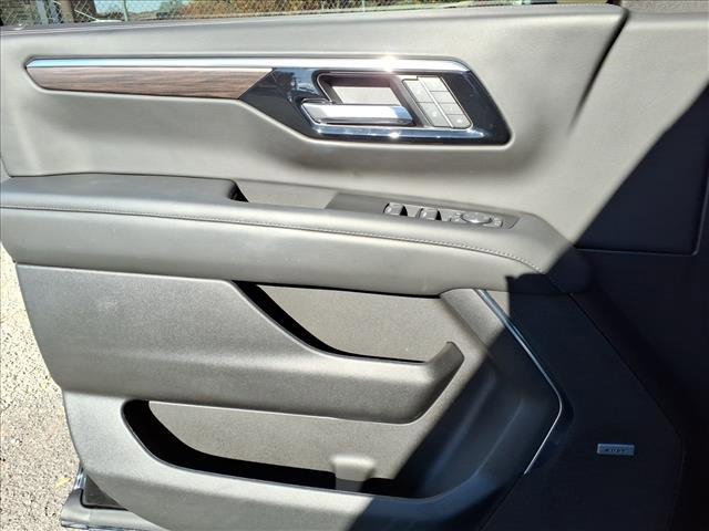 Used 2025 Chevrolet Tahoe Z71 w/ Comfort Package image 12