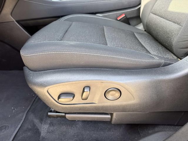 Used 2025 Chevrolet Traverse LT image 40