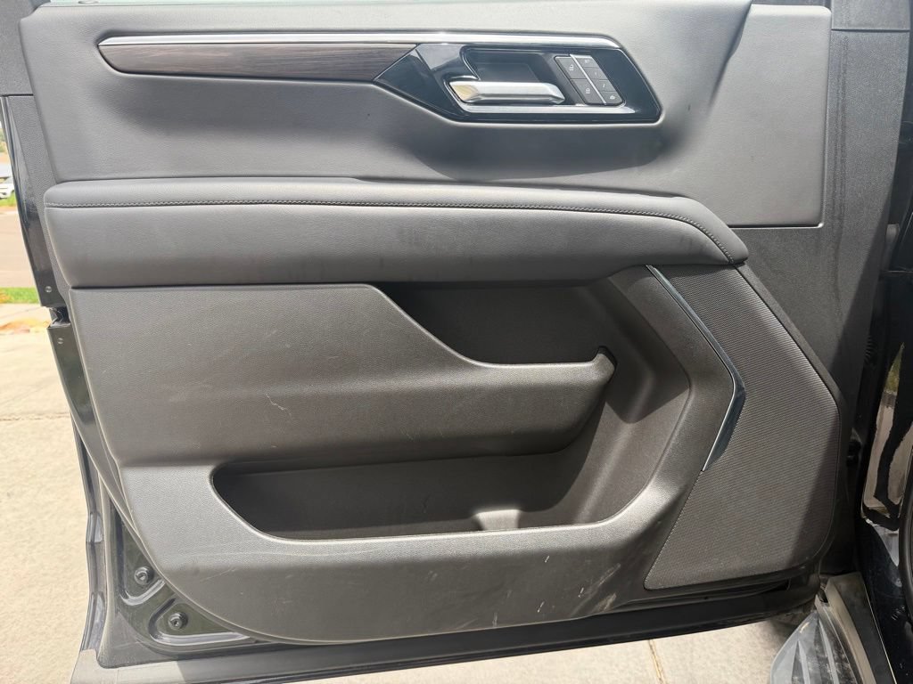 Used 2025 Chevrolet Tahoe LT AWD/4WD image 13