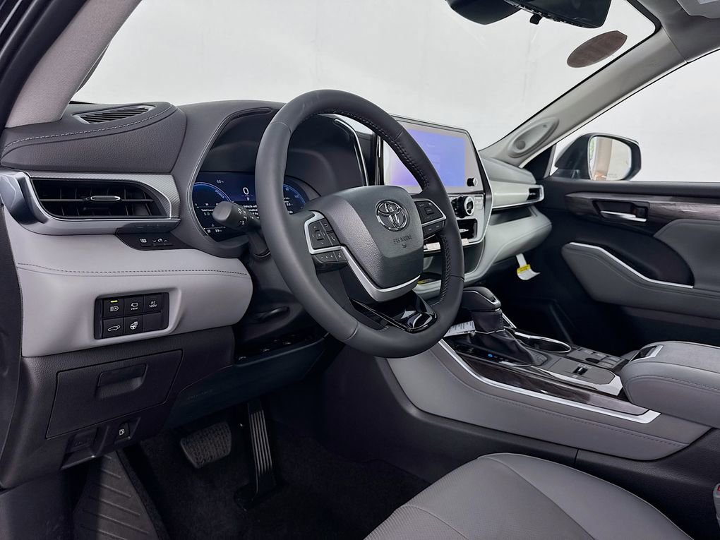 New 2026 Toyota Highlander Platinum image 11