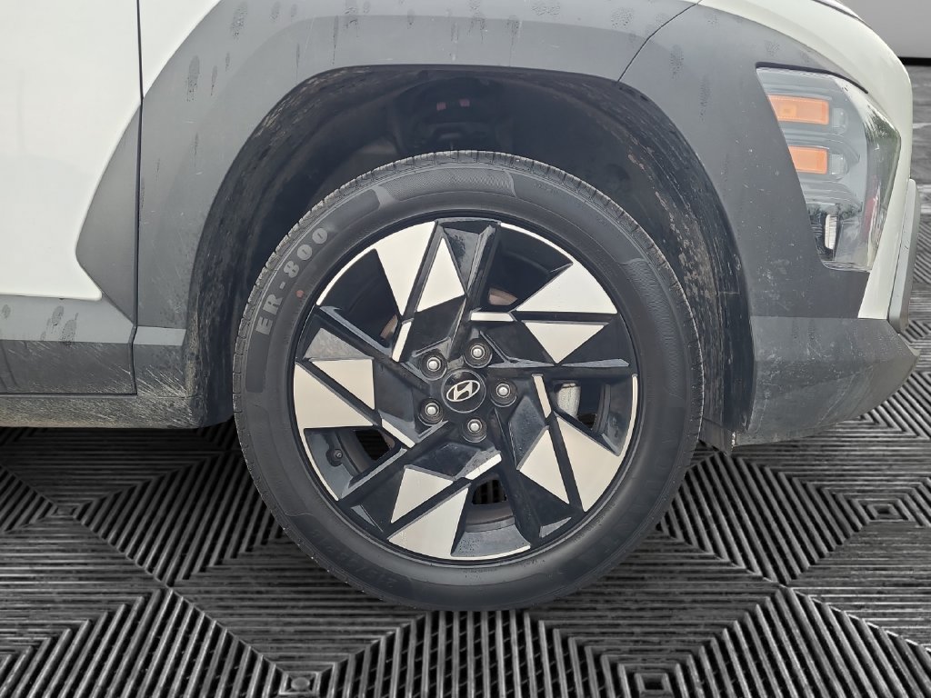 Used 2025 Hyundai Kona SEL AWD/4WD image 16