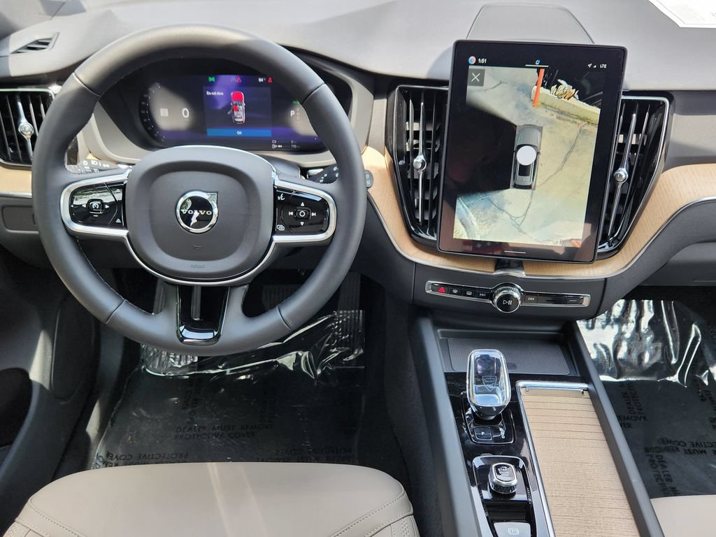 New 2026 Volvo XC60 T8 Plus w/ Climate Package PRO AWD/4WD image 3