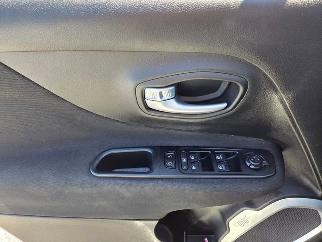 Used 2018 Jeep Renegade Latitude image 21