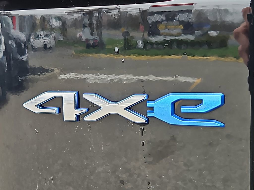 Used 2023 Jeep Wrangler Unlimited Sahara w/ Cold Weather Group AWD/4WD image 32