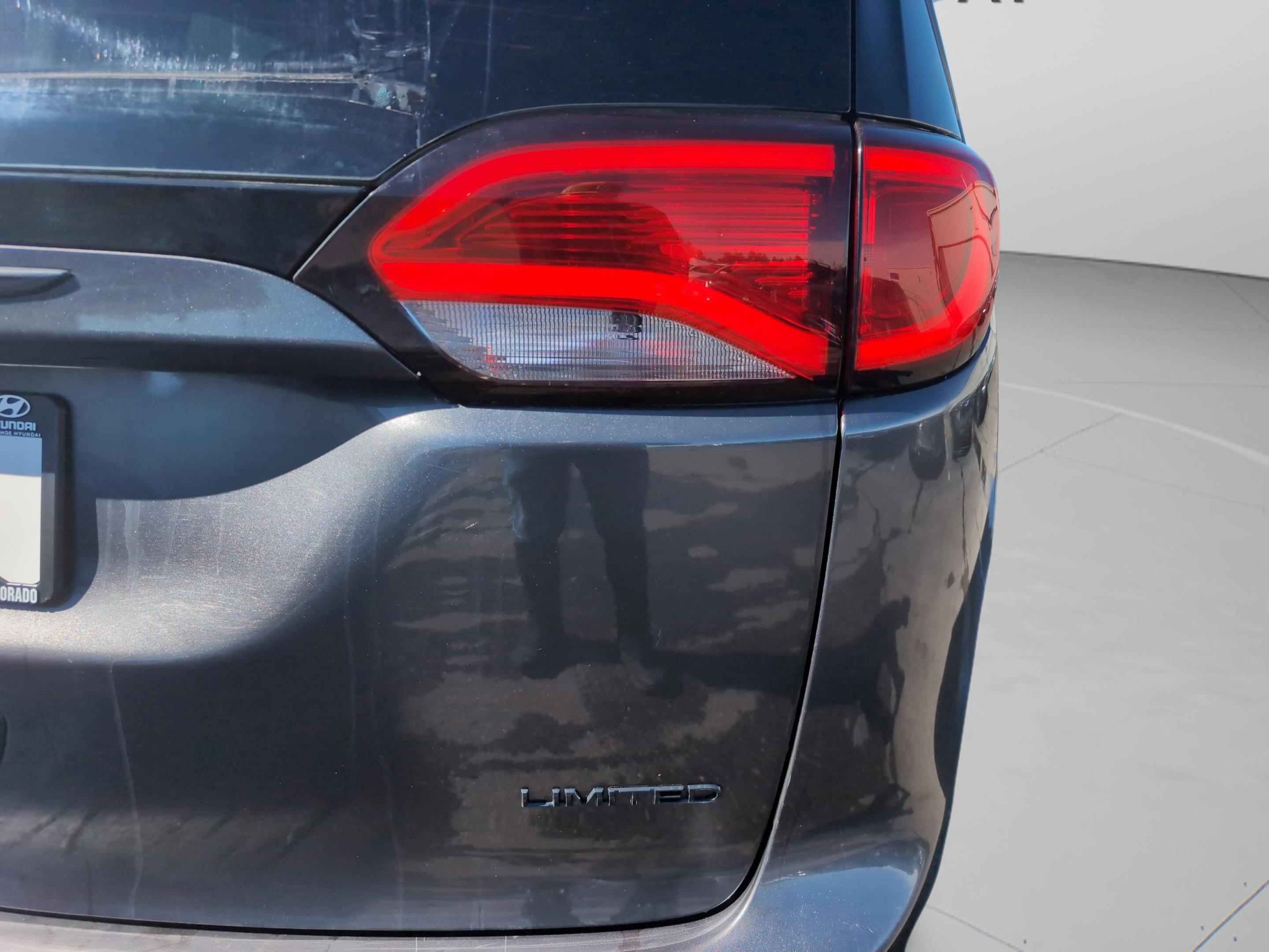 Used 2019 Chrysler Pacifica Limited w/ S Appearance Package image 12