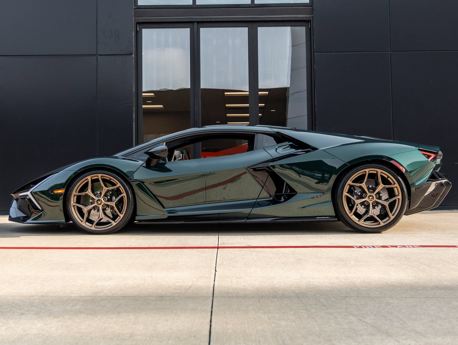 Used 2025 Lamborghini Revuelto AWD/4WD image 11