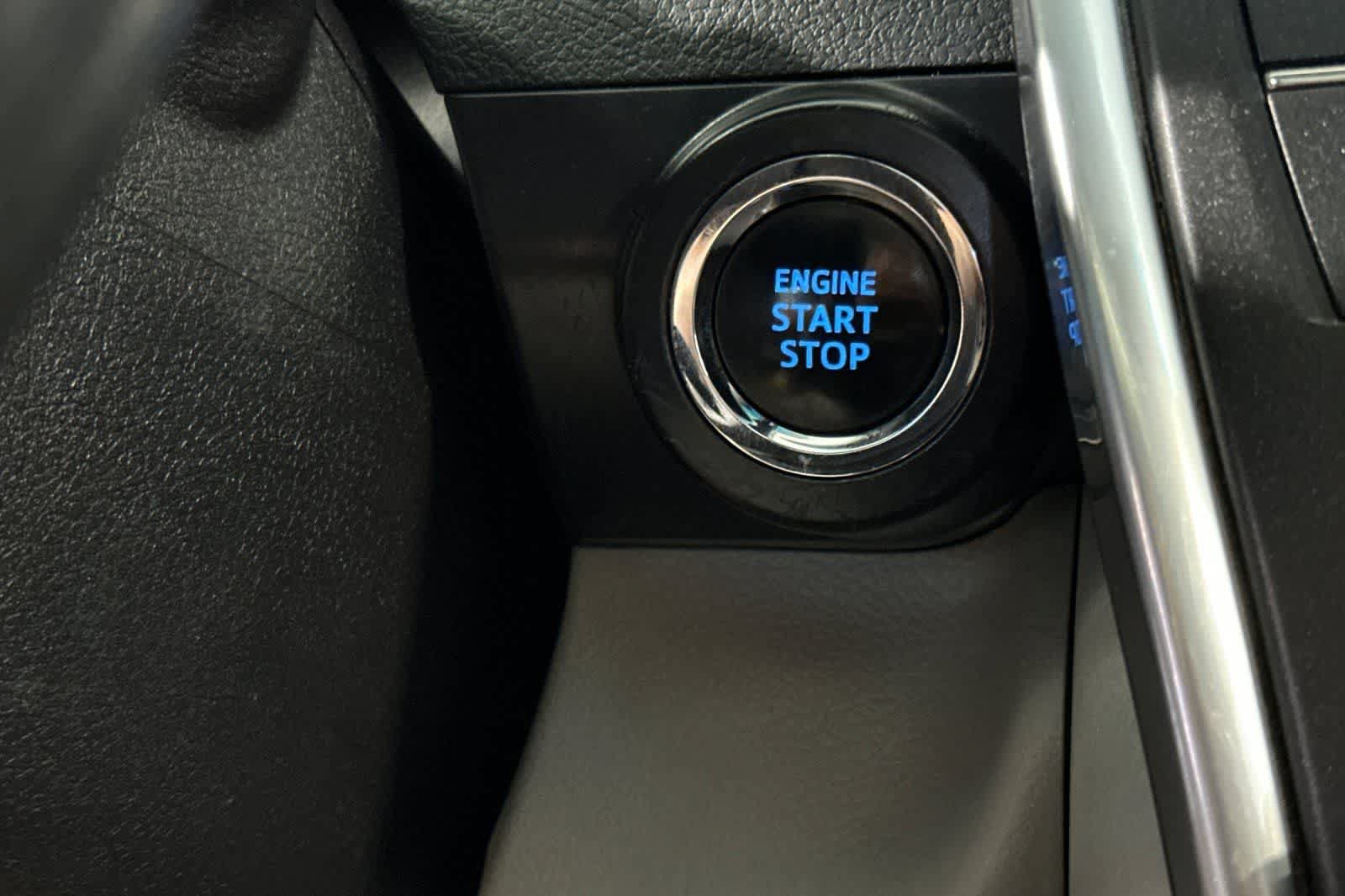 Used 2017 Toyota Camry XLE w/ Moonroof Package FWD image 27