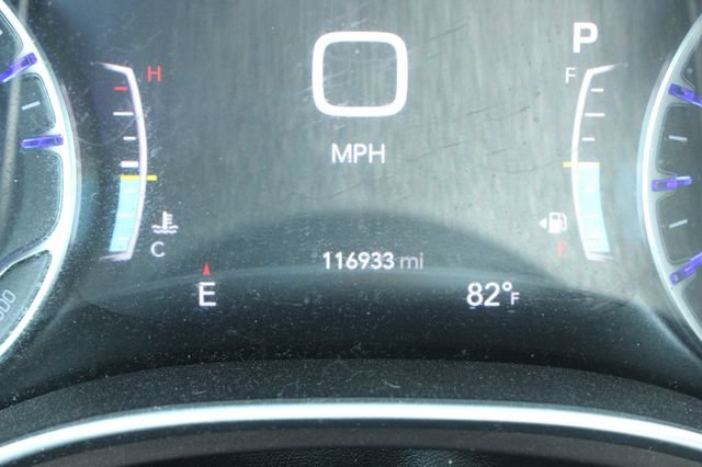 Used 2018 Chrysler Pacifica Touring-L Plus w/ Tire & Wheel Group FWD image 29