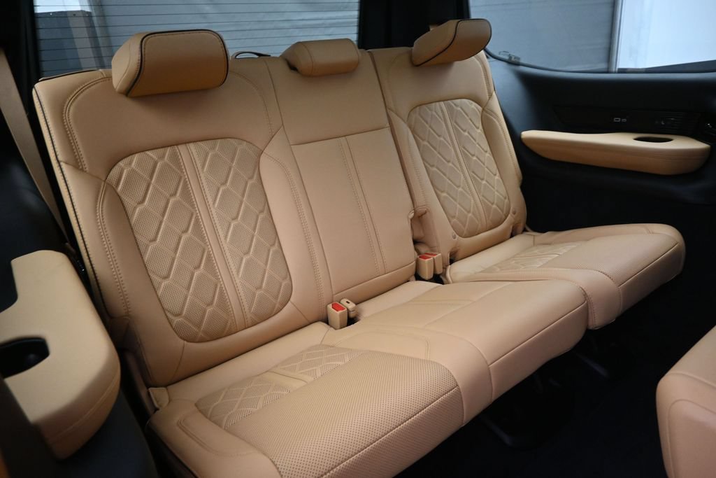 Used 2025 Jeep Grand Wagoneer Series III w/ Rear Seat Video Group 1 AWD/4WD image 14