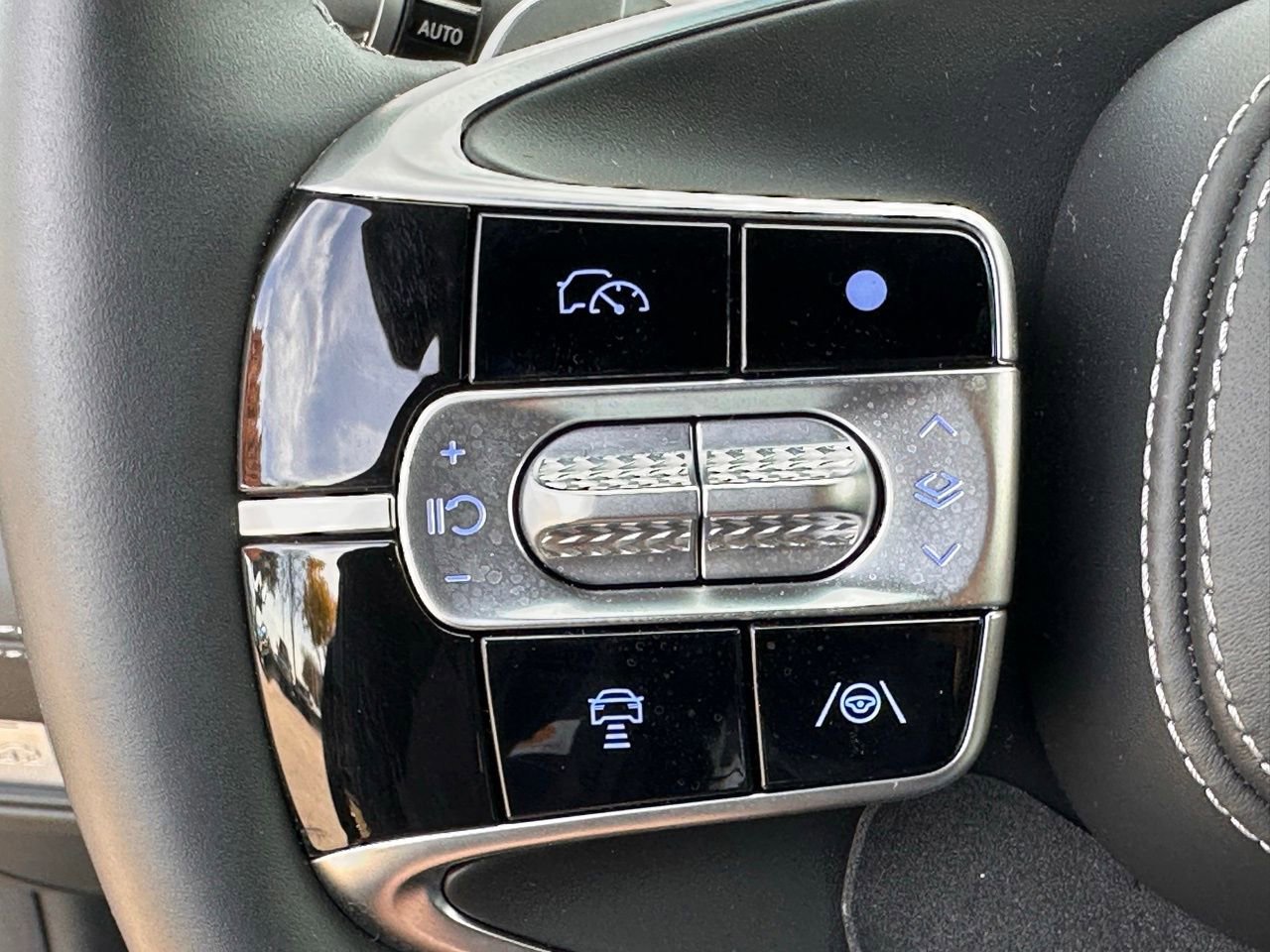 Used 2025 Genesis G90 3.5T image 32