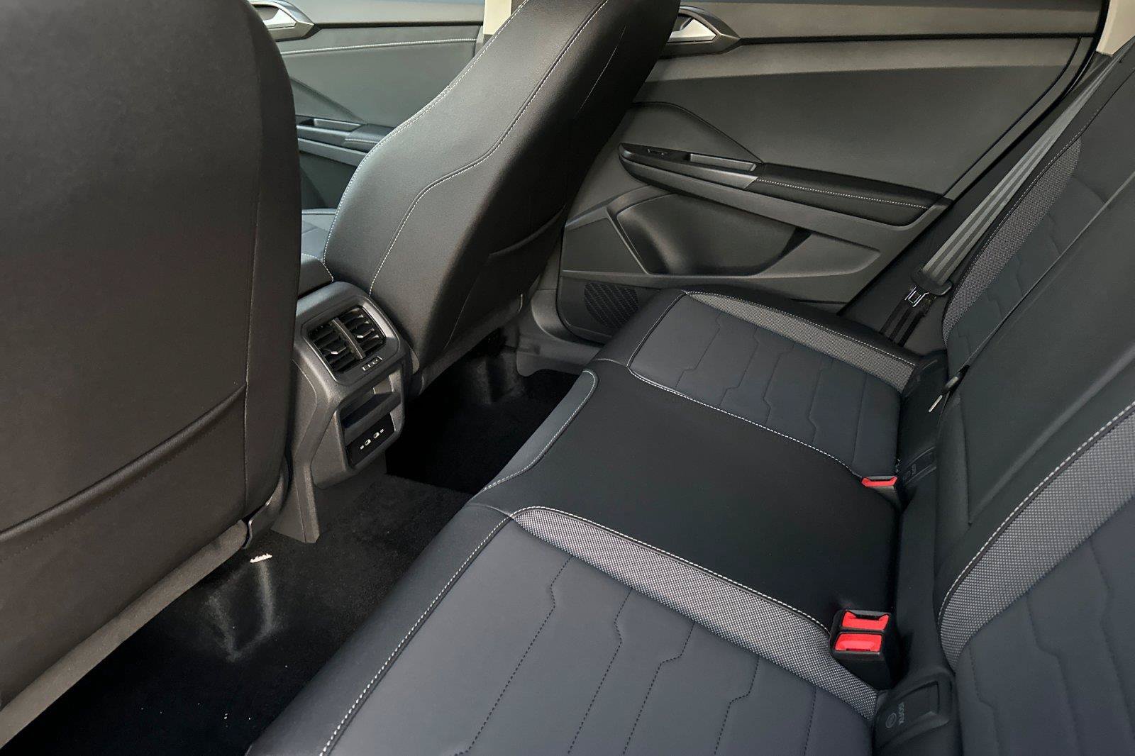 New 2026 Volkswagen Taos SE AWD/4WD image 11