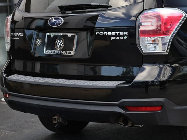 Used 2017 Subaru Forester 2.5i Premium w/ All-Weather Package AWD/4WD image 9