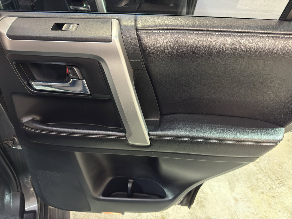 Used 2016 Toyota 4Runner SR5 AWD/4WD image 24