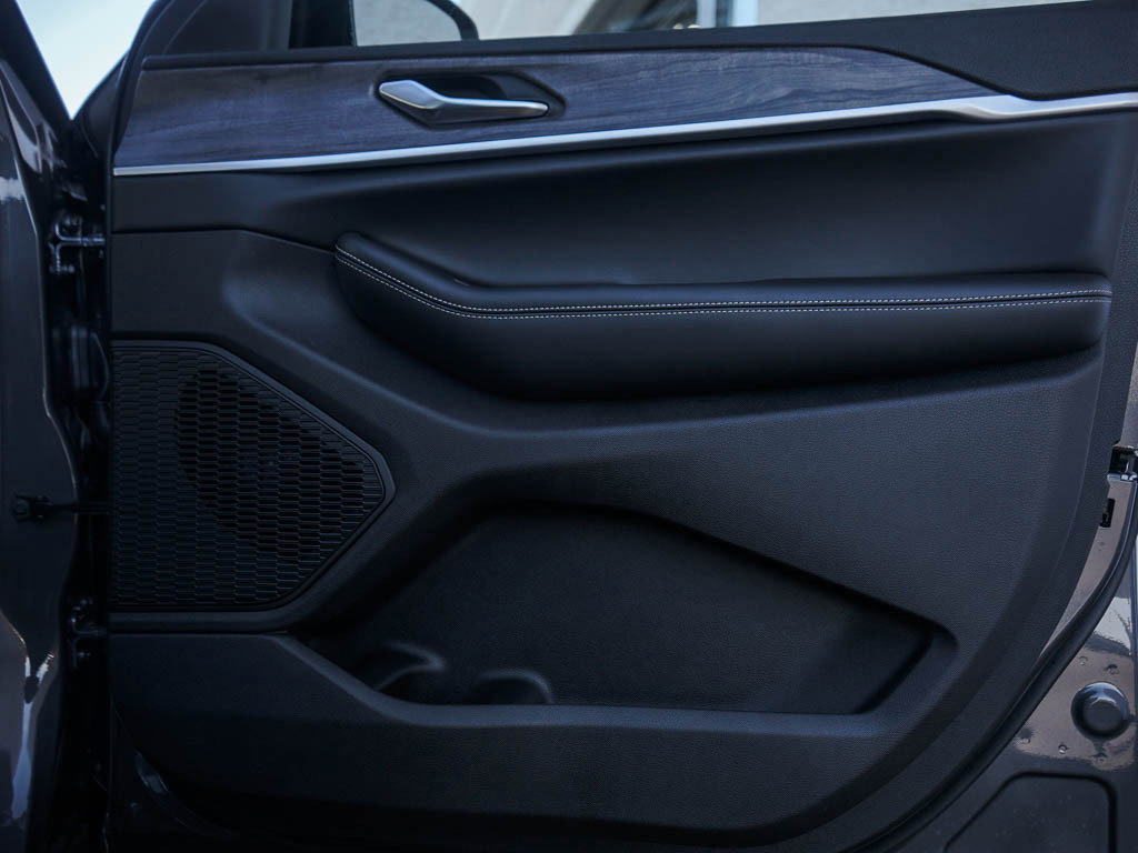 New 2025 Jeep Grand Cherokee Limited w/ Trailer Tow Package AWD/4WD image 10