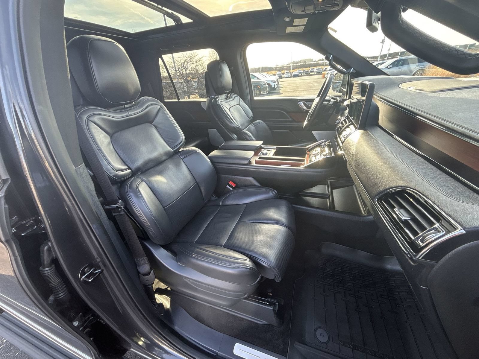 Used 2023 Lincoln Navigator L Reserve AWD/4WD image 28