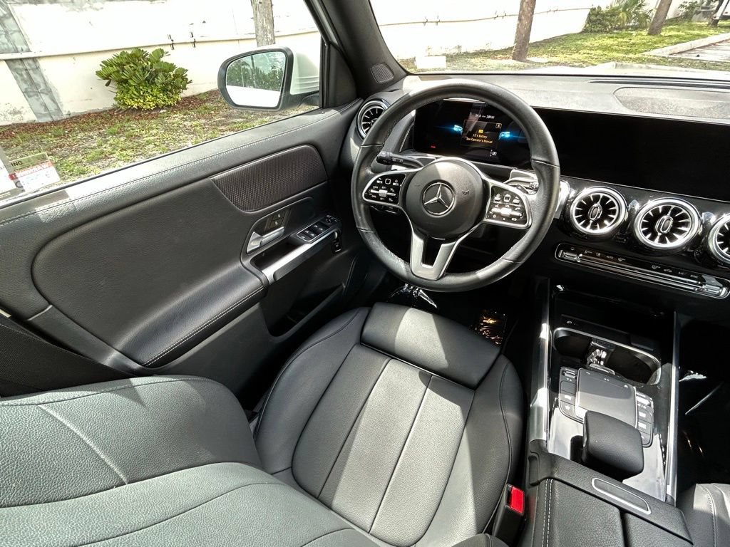 Used 2022 Mercedes-Benz GLB 250 w/ Premium Package Lite image 9