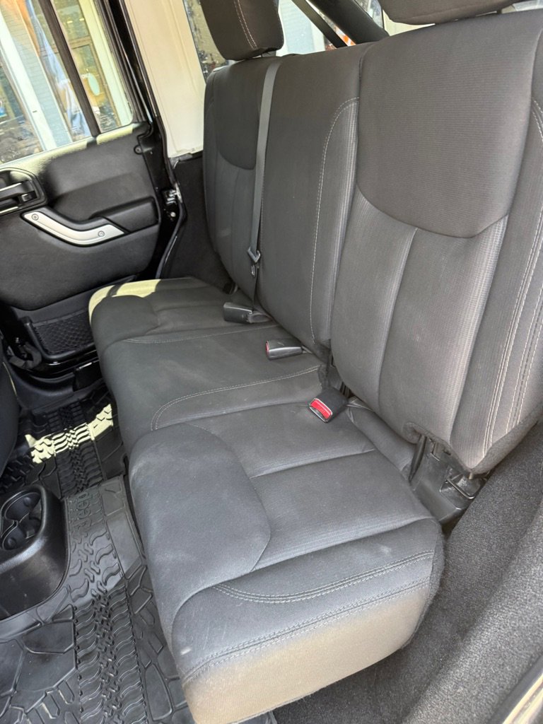 Used 2015 Jeep Wrangler Unlimited Sahara AWD/4WD image 15